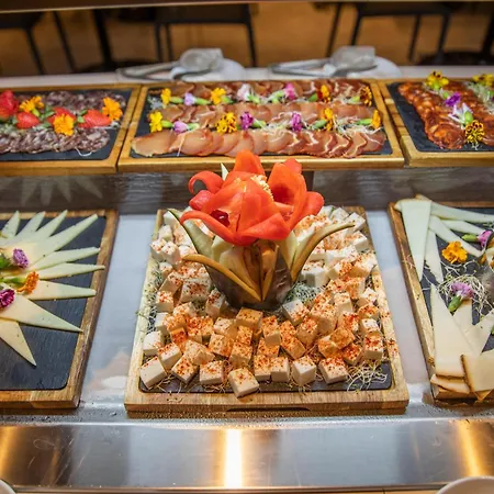 Hotel Oasis Lanz Mate 4*