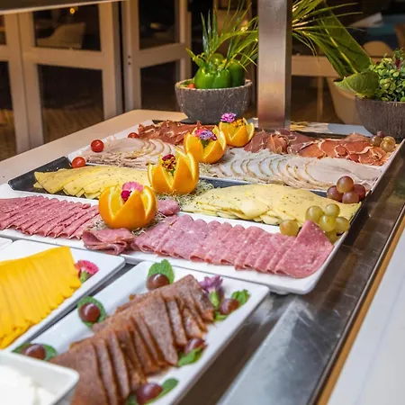 Oasis Lanz Mate Hotel 4*